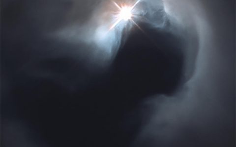 猎户座V380：年轻的多行系统制造了NGC 1999星云